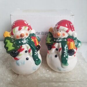 Snowman Salt and Pepper Shakers Ceramic with Stoppers and Box New